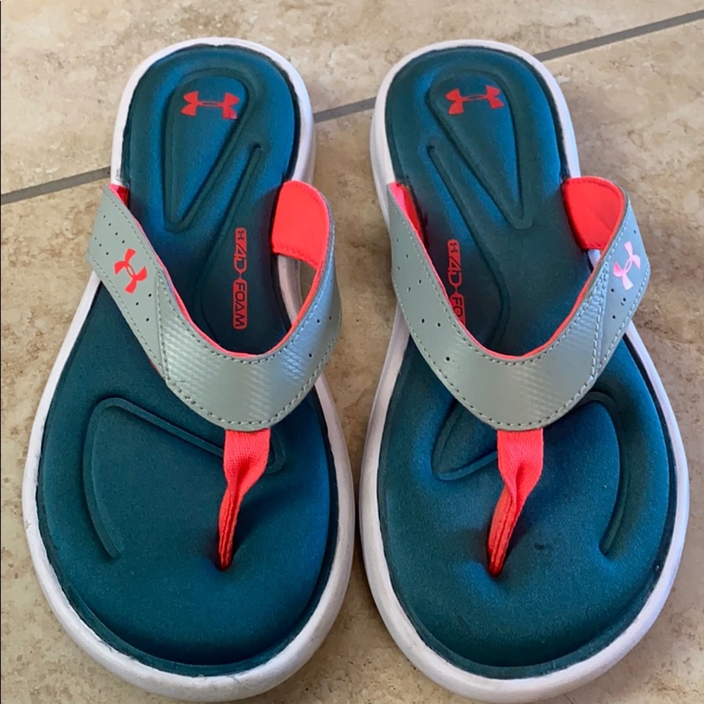 Under armor flip flops